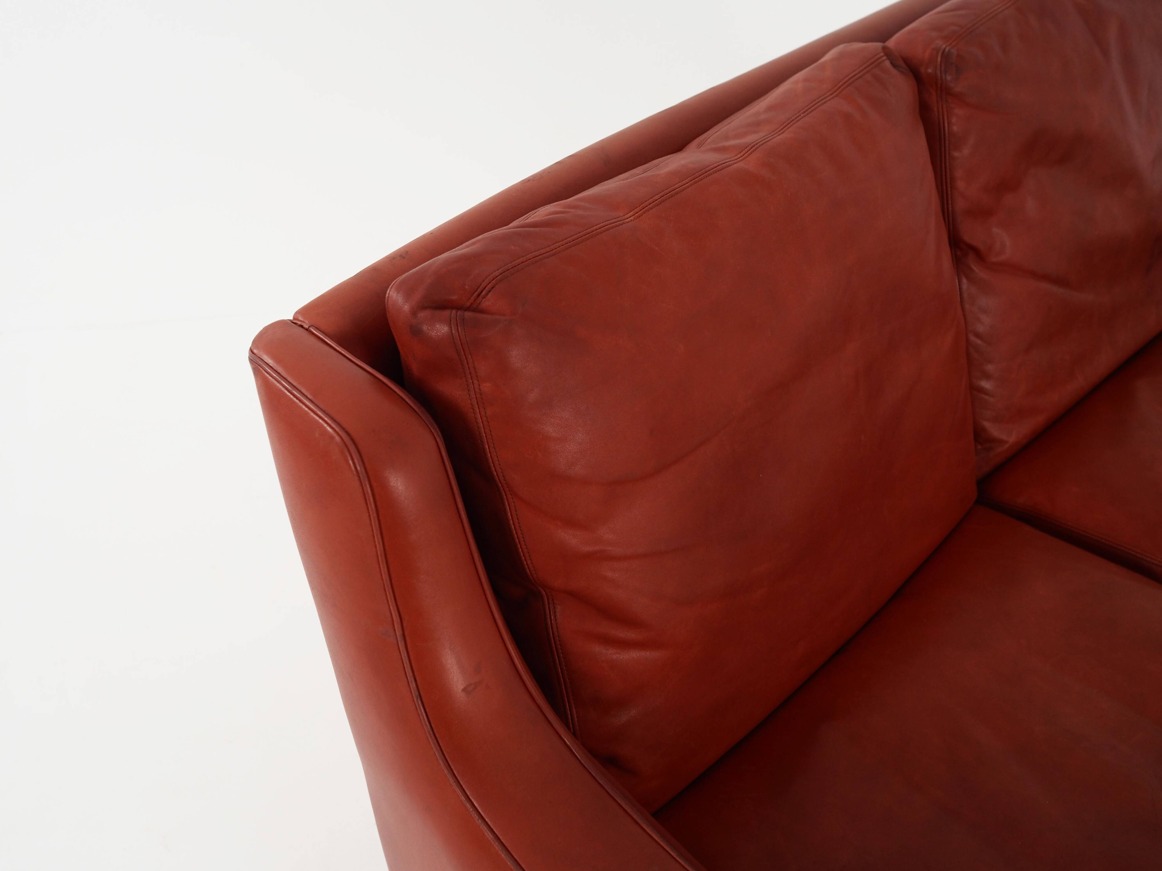 Red leather sofa, Scandinavian design, 1960s, designer: Fredrik Kayser, production: Vatne Møbler