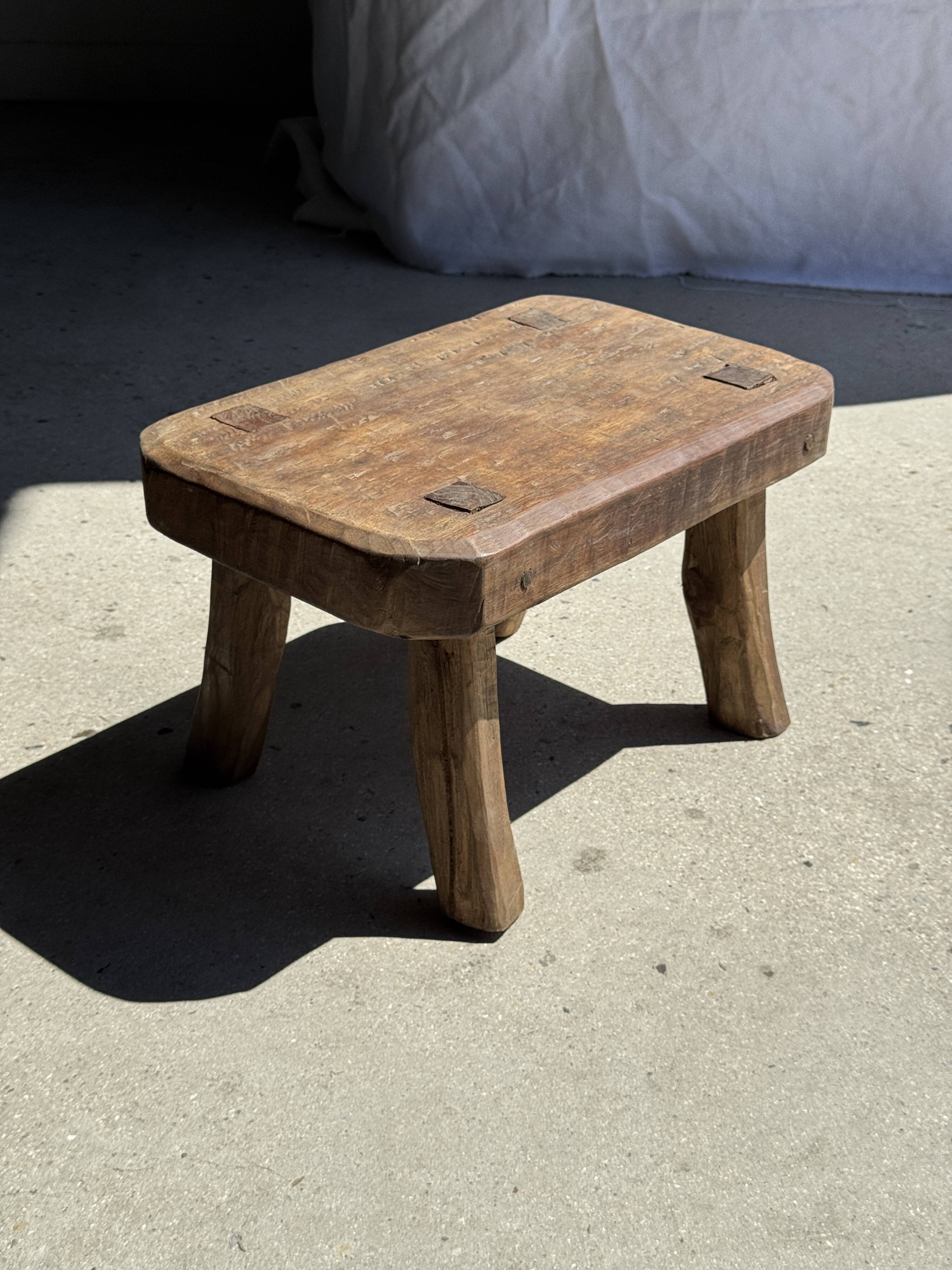 Tabouret d'appoint en teck massif rectangulaire arrondi