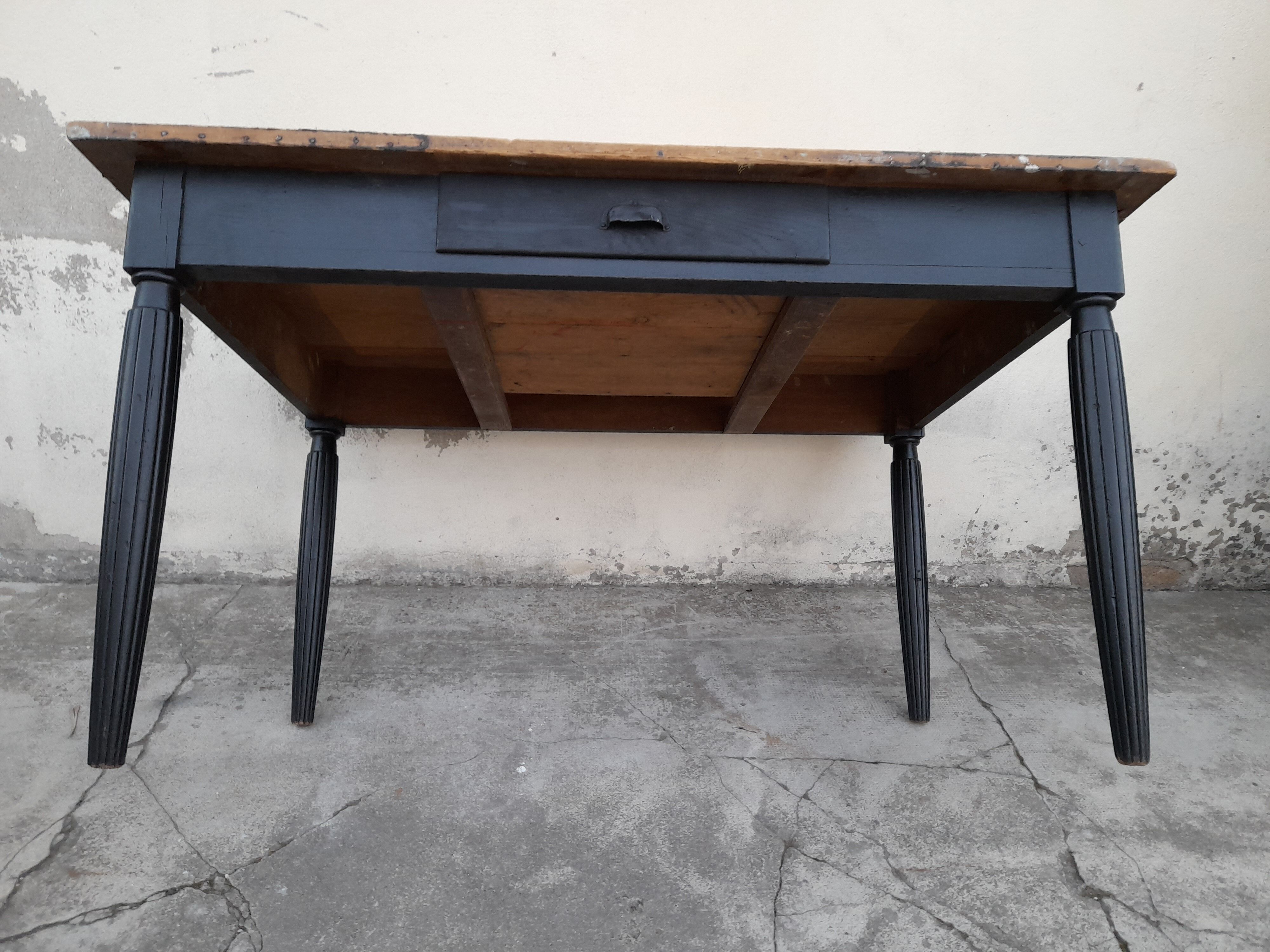 Table de ferme ancienne patiné noir -1m30