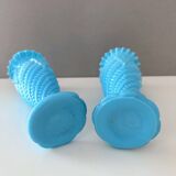 Ensemble de 2 vases victoriens en verre opale bleu