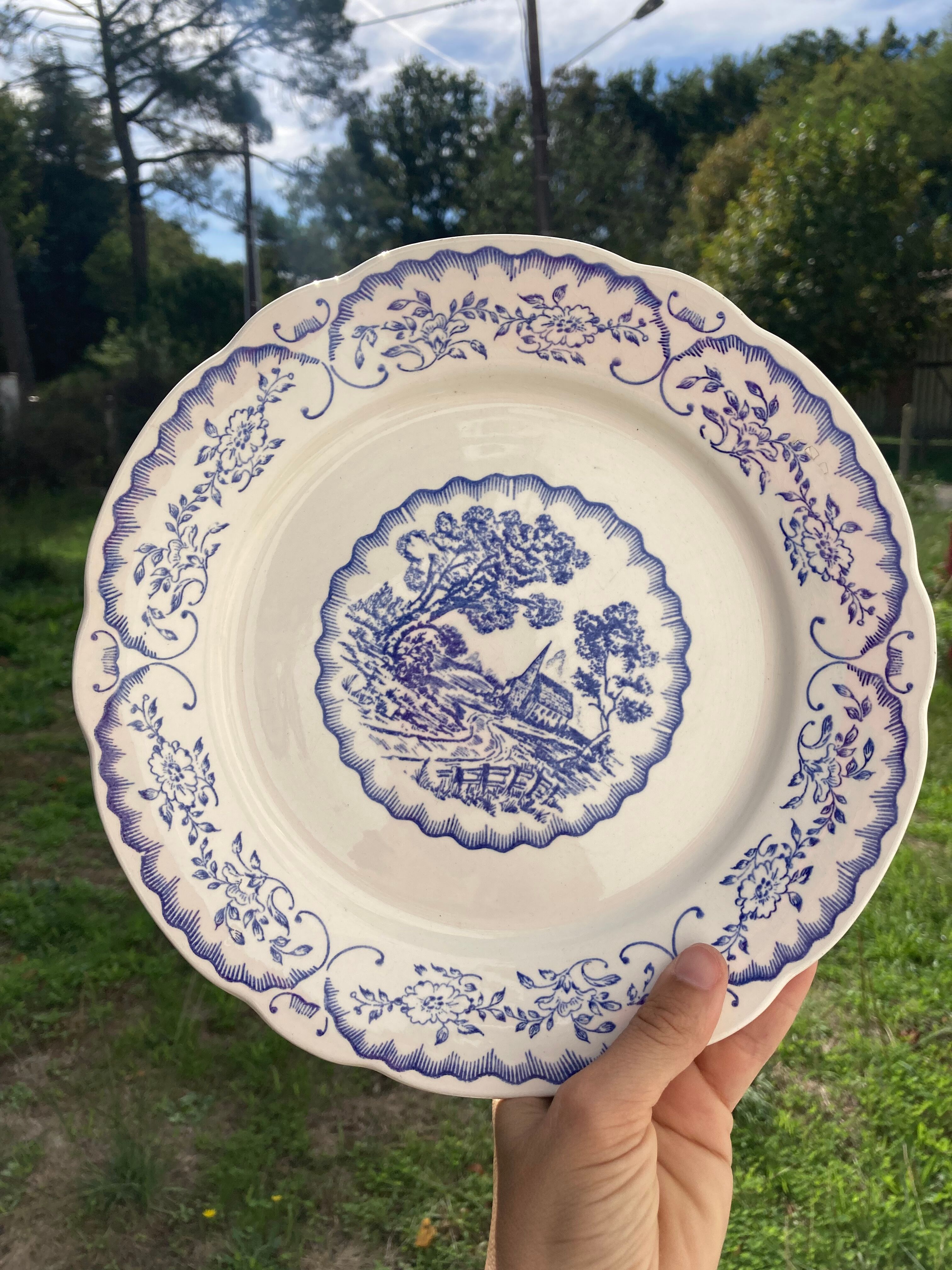 8 flat plates Digoin Sarreguemines blue and white vintage with countryside village décor