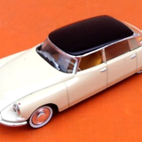 Voiture miniature  Citroën  DS 19   (1956)  Echelle : 1/43ème  Universal Hobbies