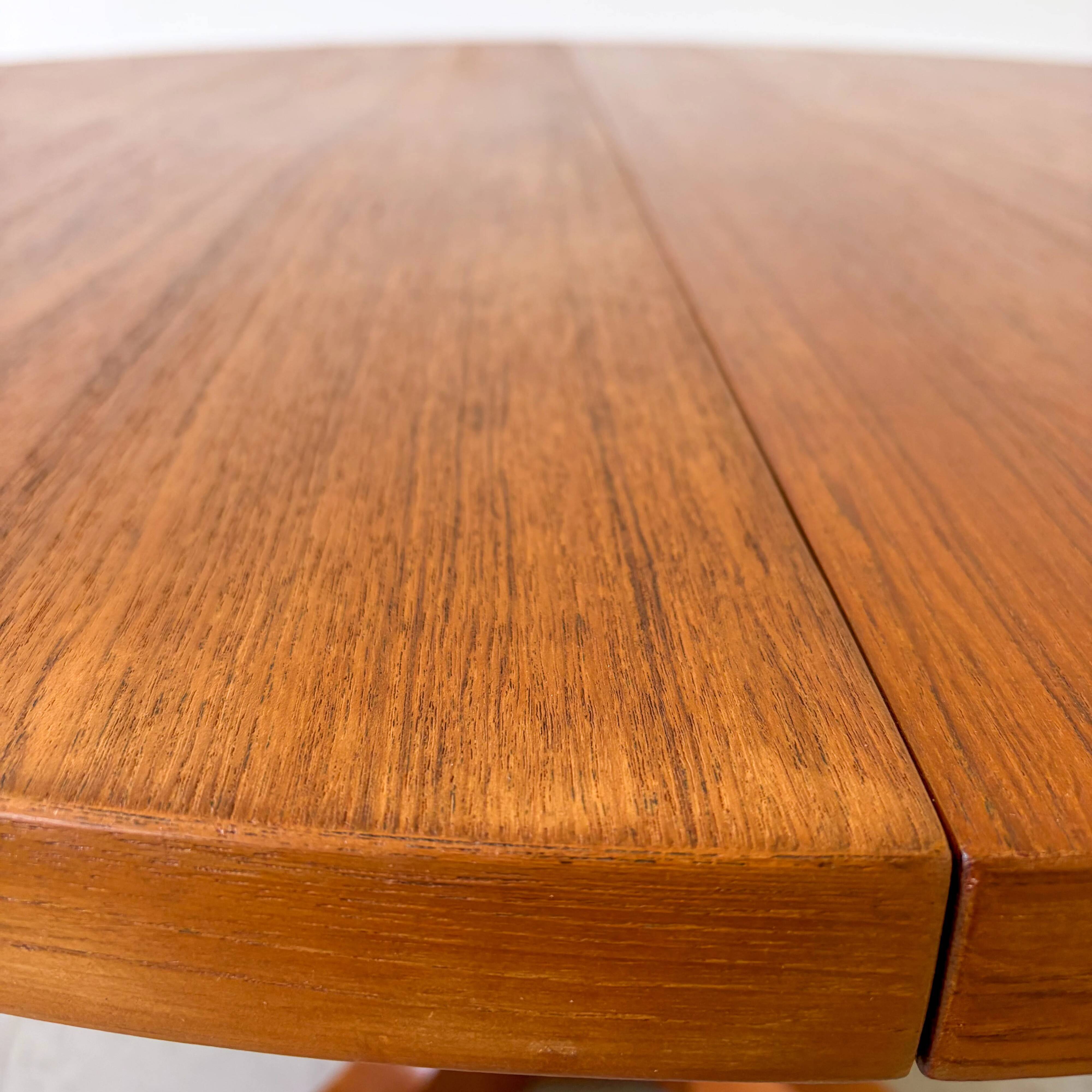 Table à manger ronde en teck Silkeborg avec rallonges
