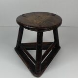 Tabouret tripode en bois ancien pour couteliers, bijoutiers et ouvriers