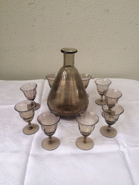 Liqueur glass Brown and gold edging and 9 small glasses Decanter's vintage liquor