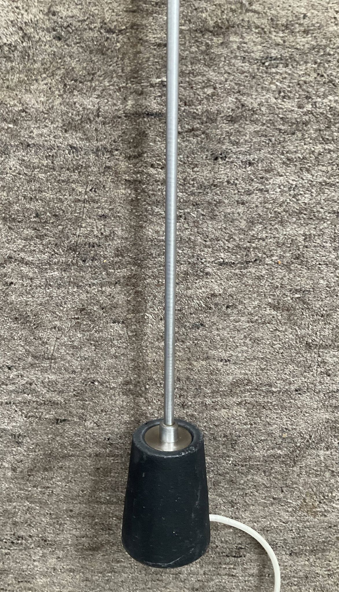 Lampadaire minimaliste en fonte et métal chromé