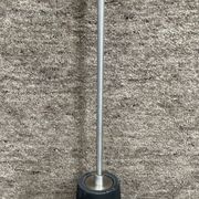 Lampadaire minimaliste en fonte et métal chromé