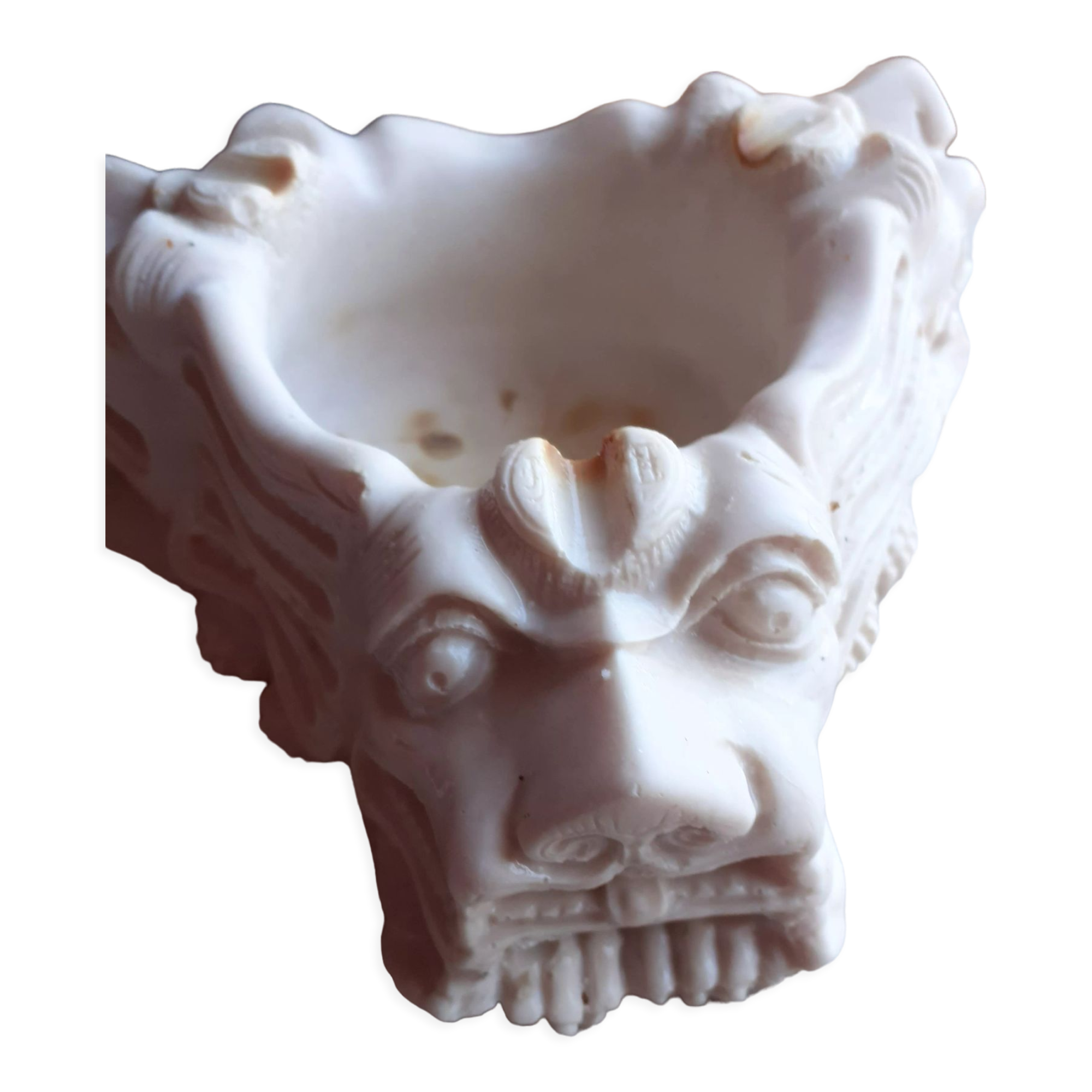 Plaster dragon ashtray