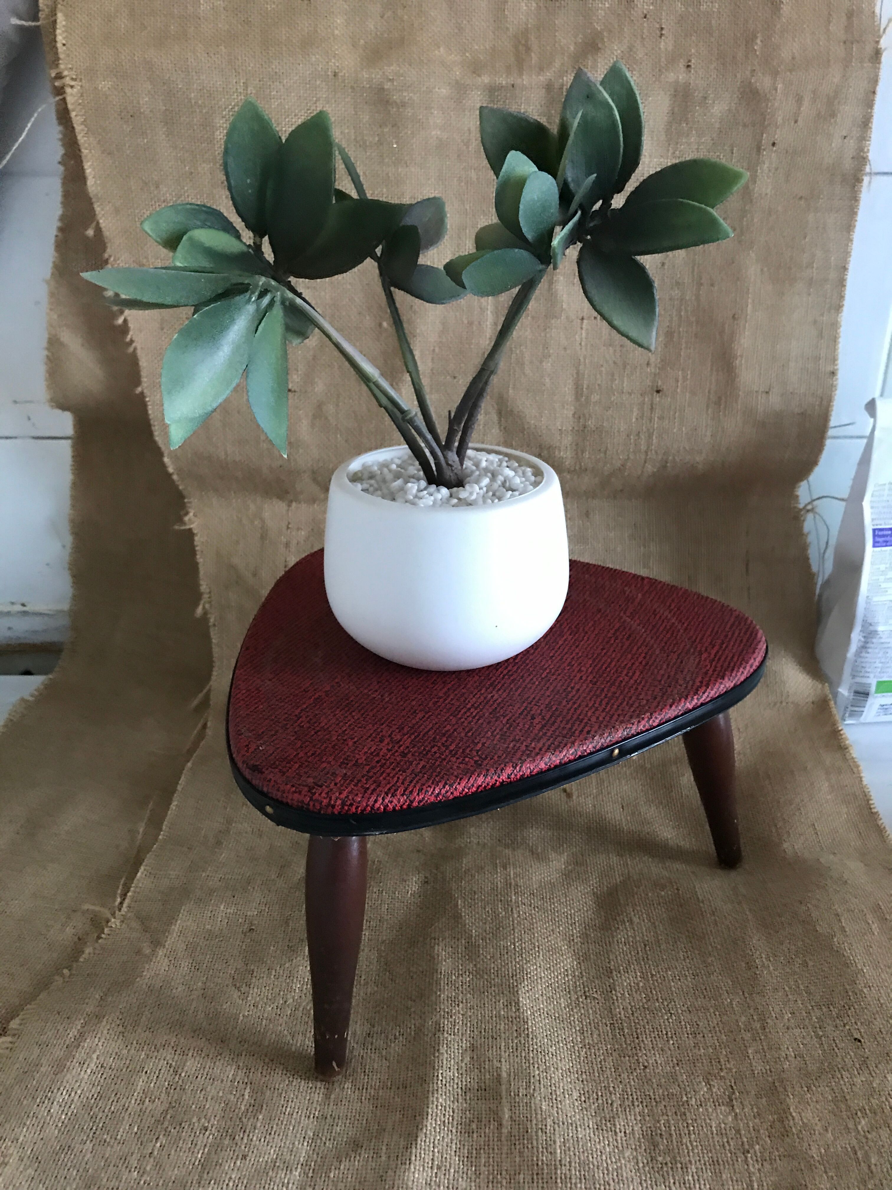 Small table saddle table, vintage tripod barette