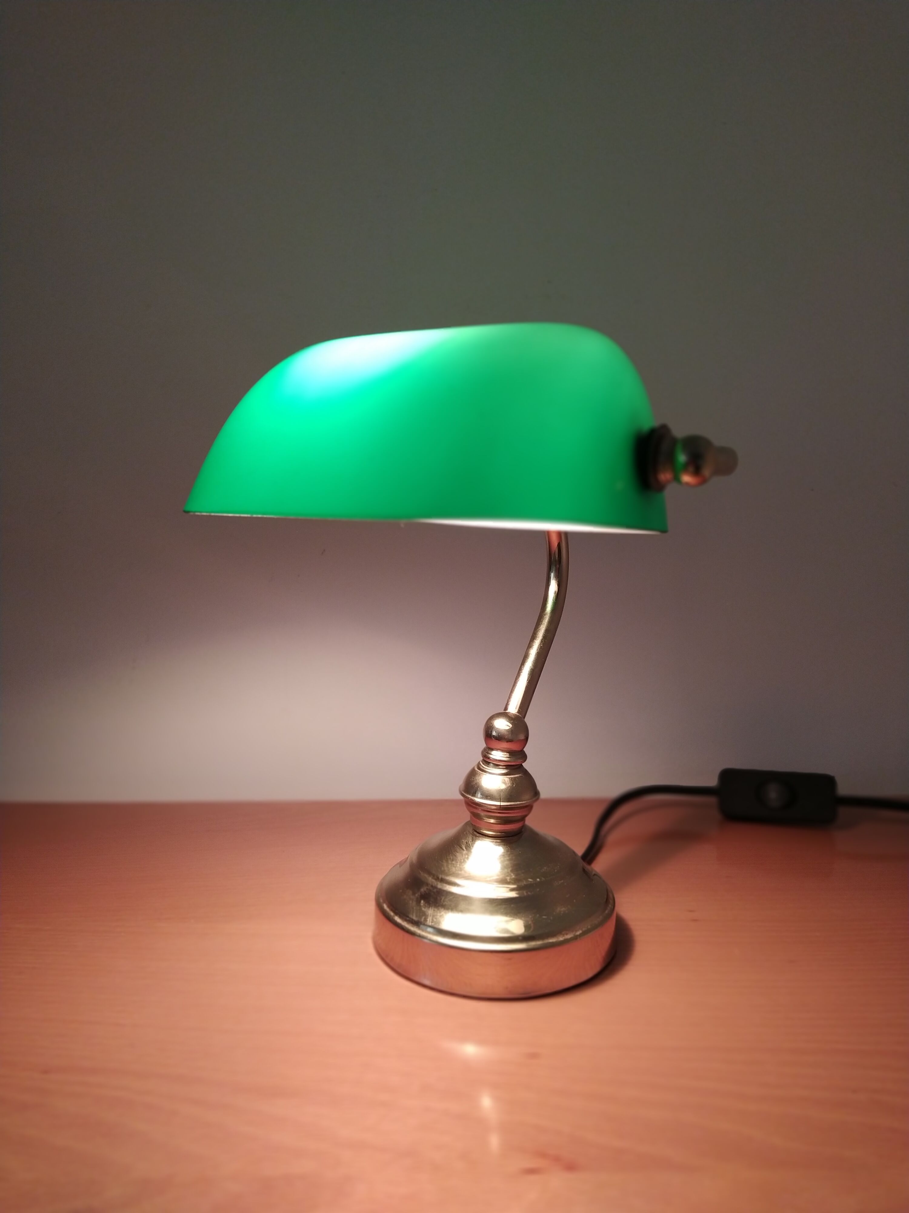 Banker's lamp