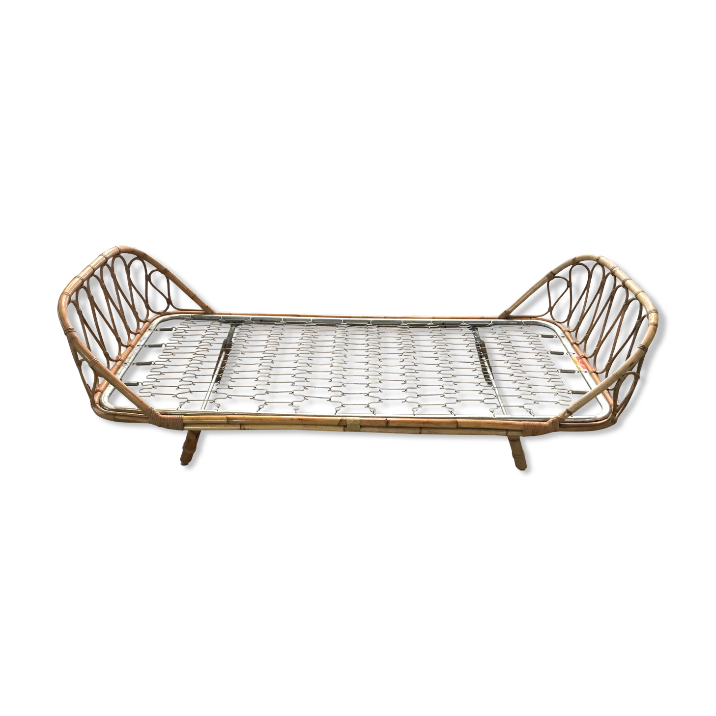 Foldable rattan basket bed