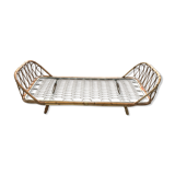 Foldable rattan basket bed