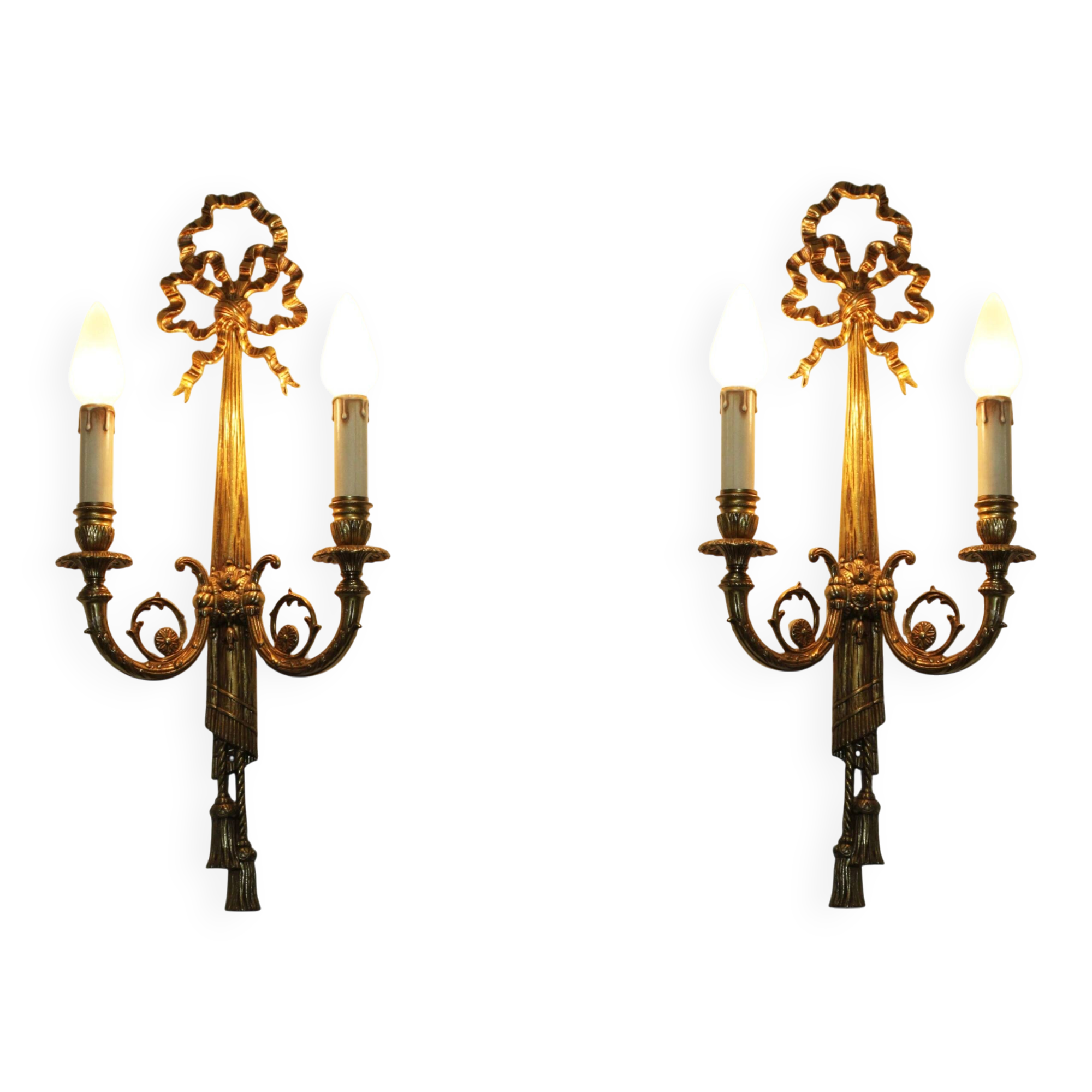 Pair of wall sconces in gilded bronze, Louis XVI style.