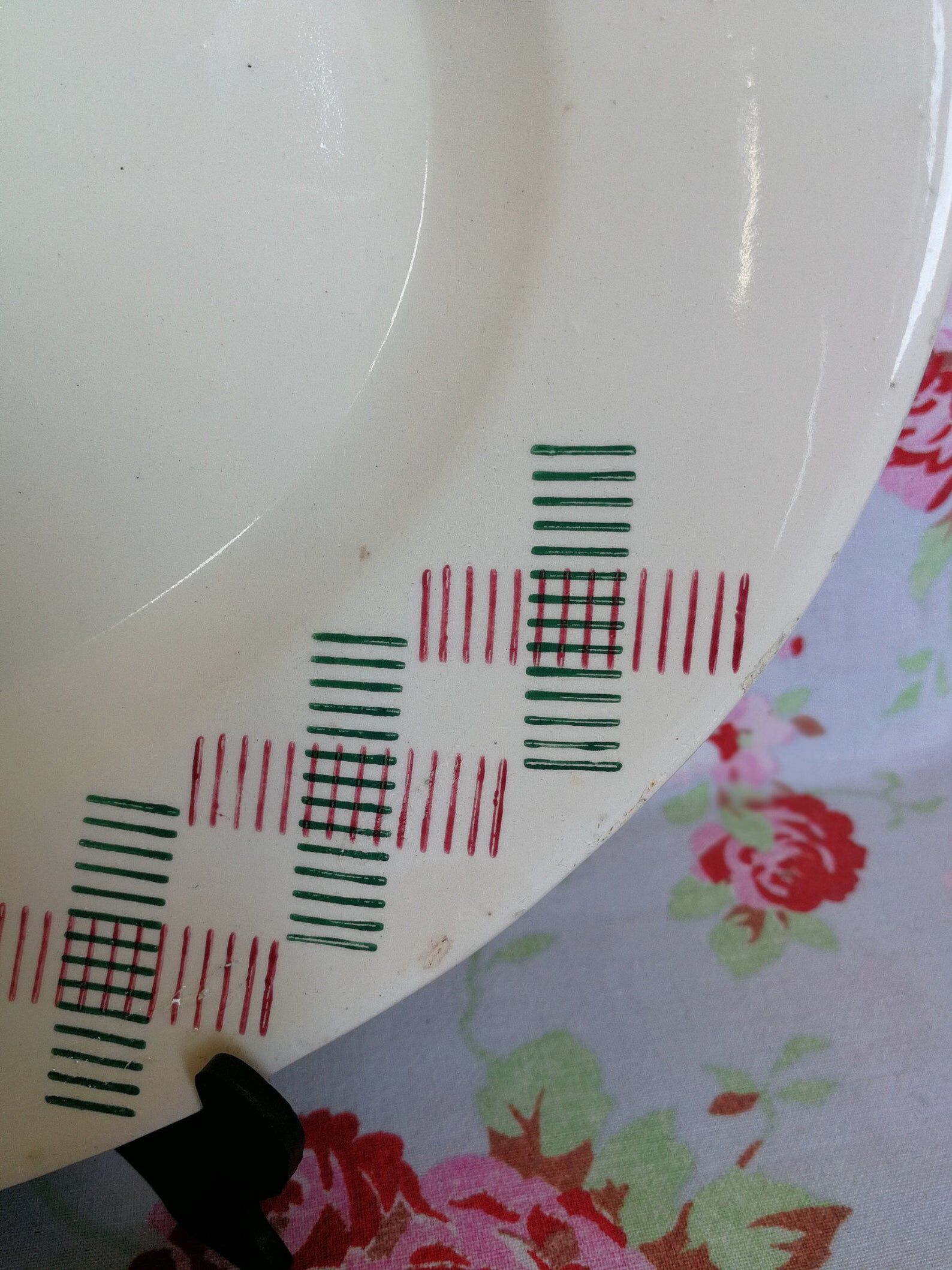 Oval dish old art deco red and green geometric shapes