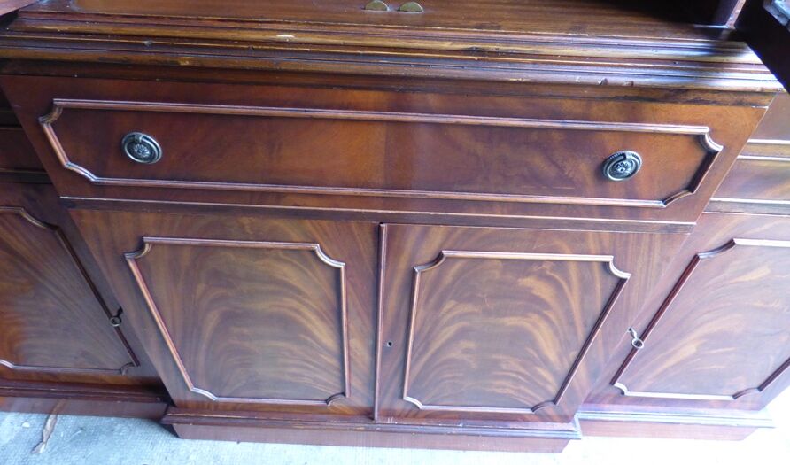 Scribanne bookcase in mahogany veneer English work of the twentieth century