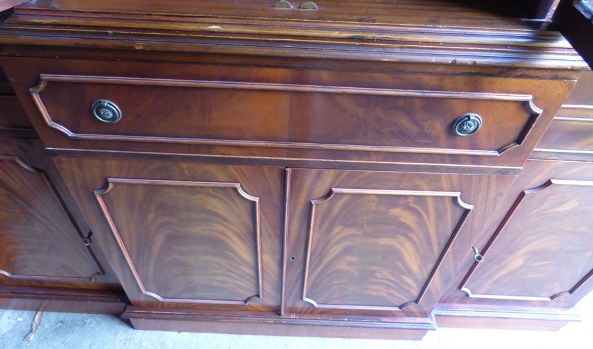 Scribanne bookcase in mahogany veneer English work of the twentieth century