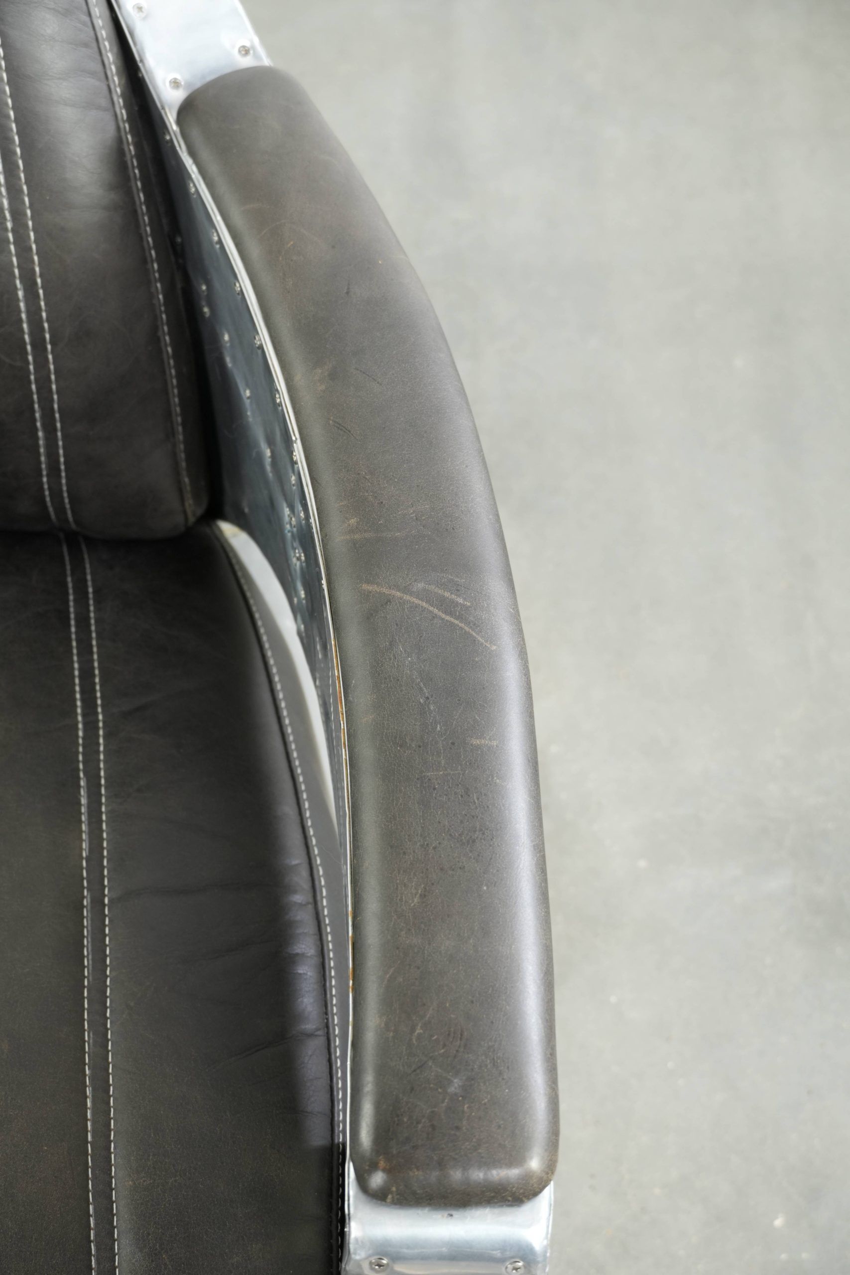 Comfortable cow leather aviator design armchair finished with aluminium