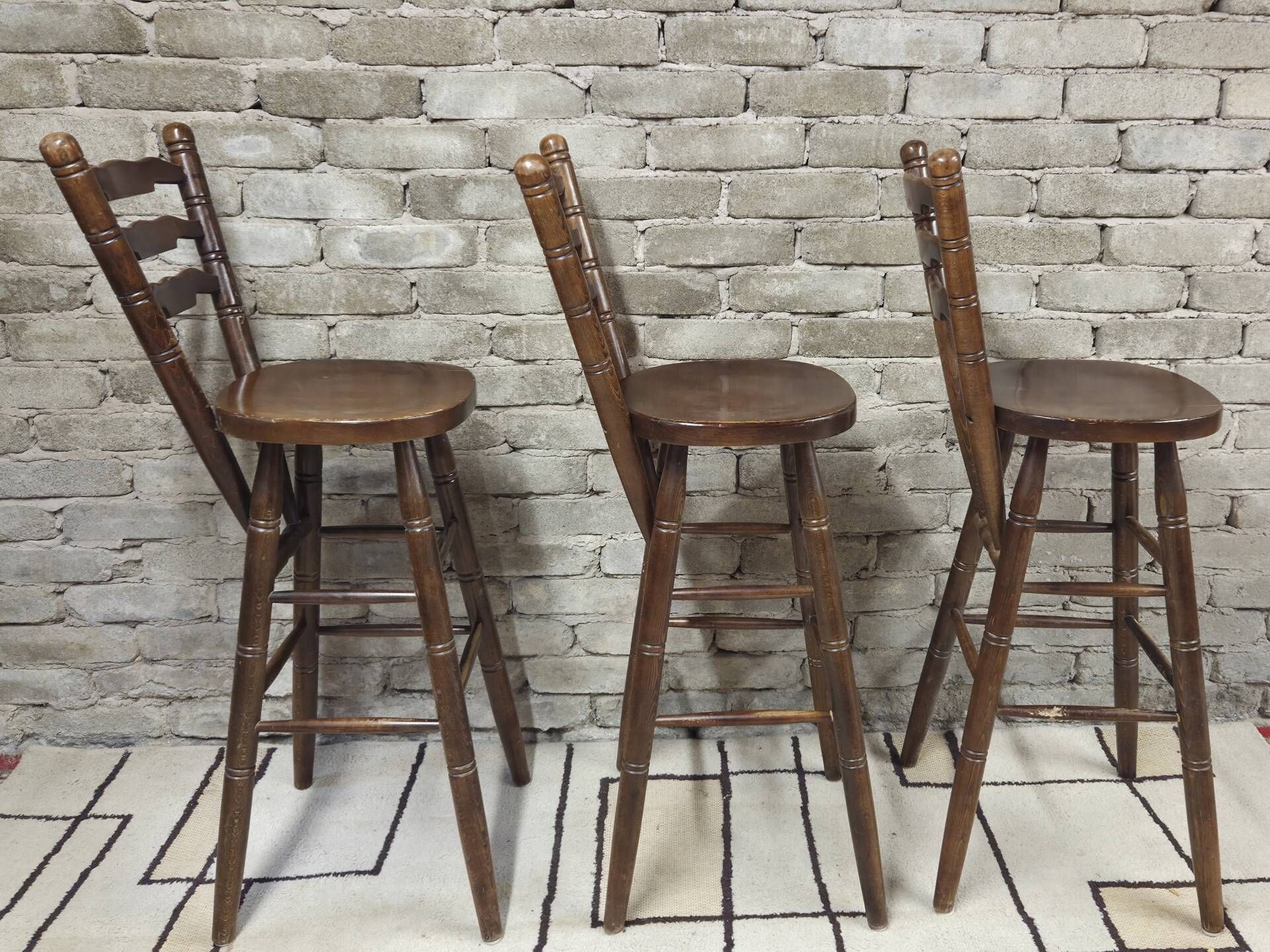 3 vintage wooden bar stools from the 60s/70s with a bistro spirit.