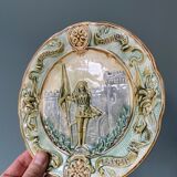 Set of two plates late nineteenth in slip Jeanne d'Arc