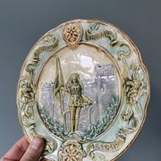 Set of two plates late nineteenth in slip Jeanne d'Arc