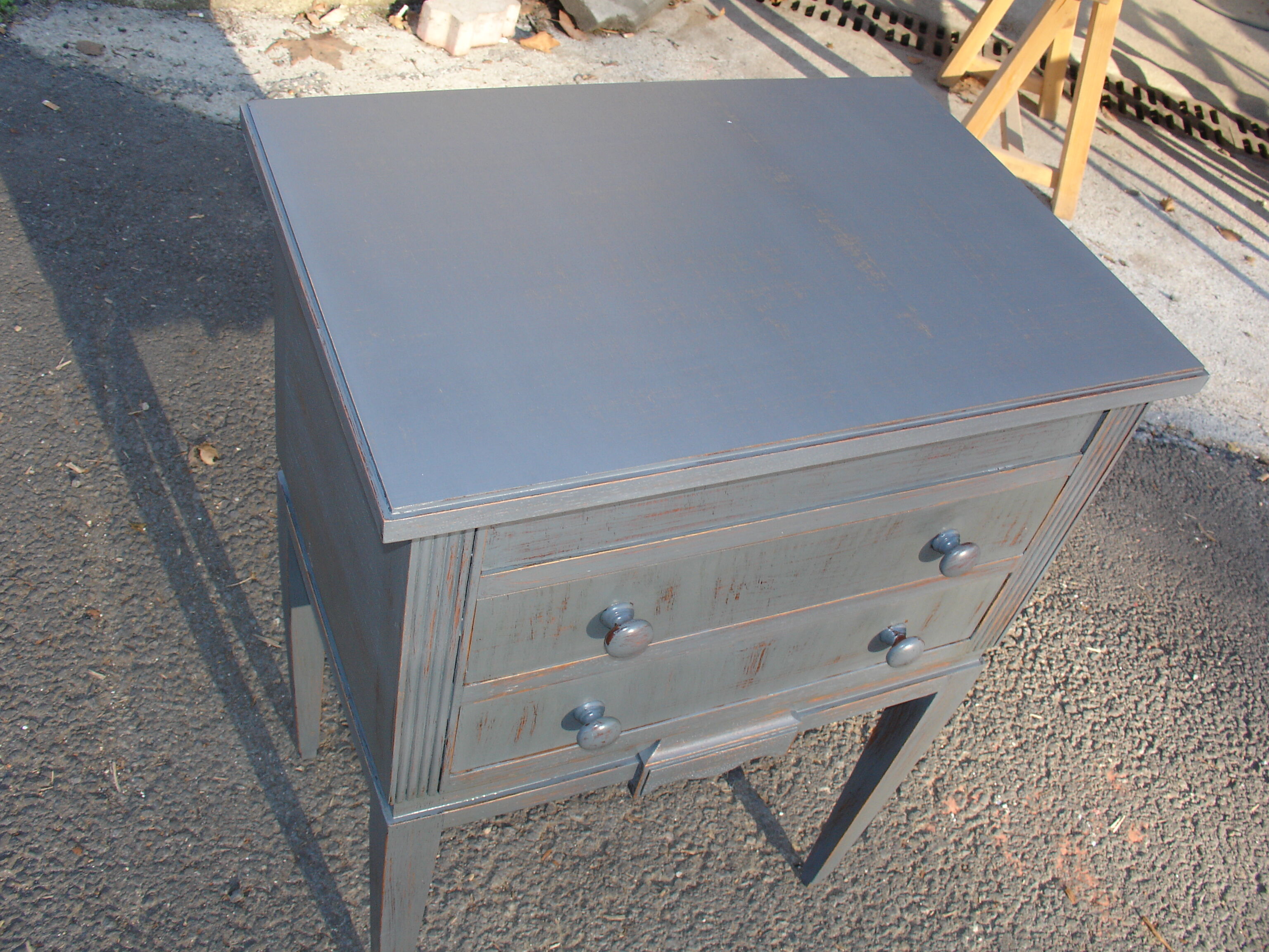 Petite commode travailleuse relookée