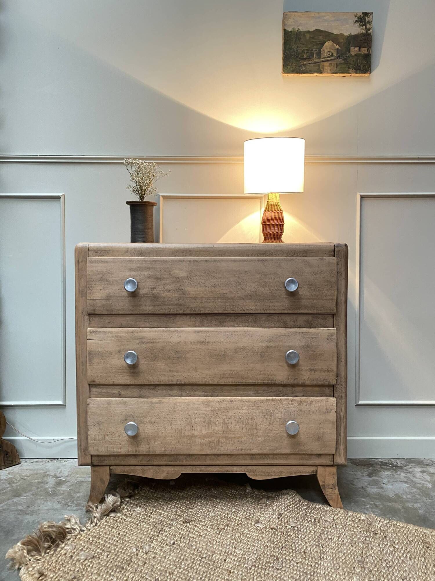 Moustache leg commode (renovated)
