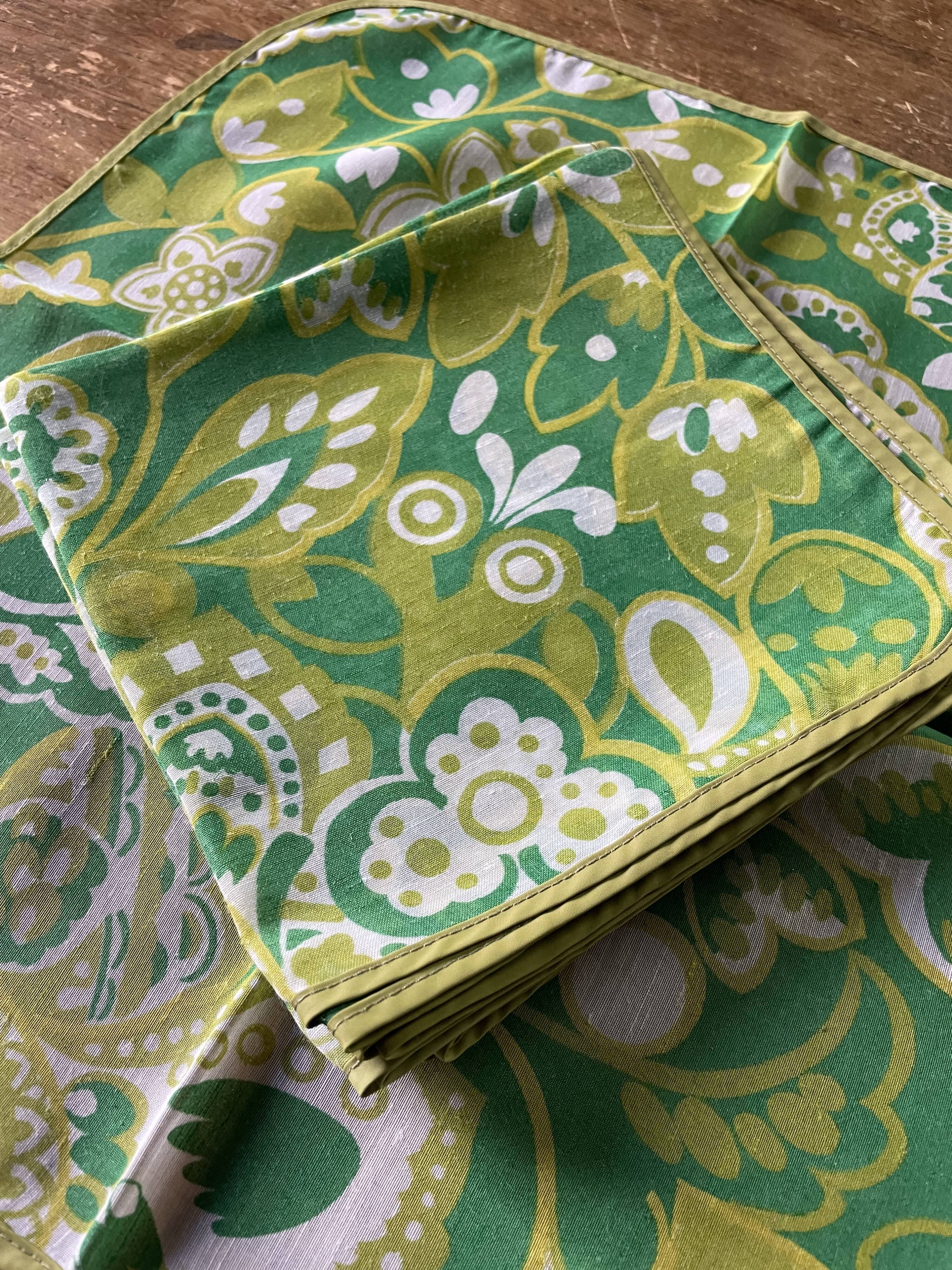 6 seventies napkins