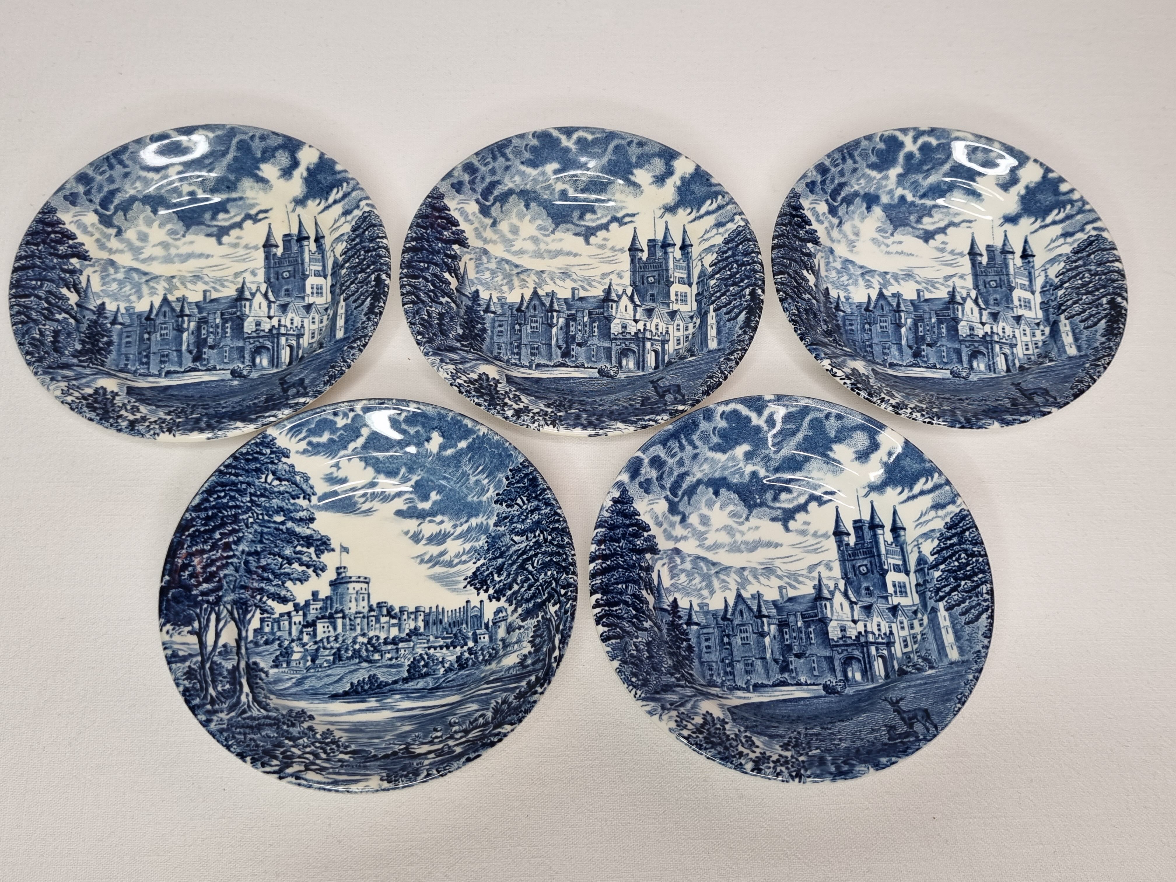 Ensemble de cinq ramequins en faïence Wedgwood England