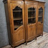 Large Provençal library in Louis XV style made of oak from the 20th century.