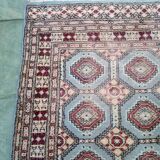Old handmade wool oriental rug. 190 x 126cm