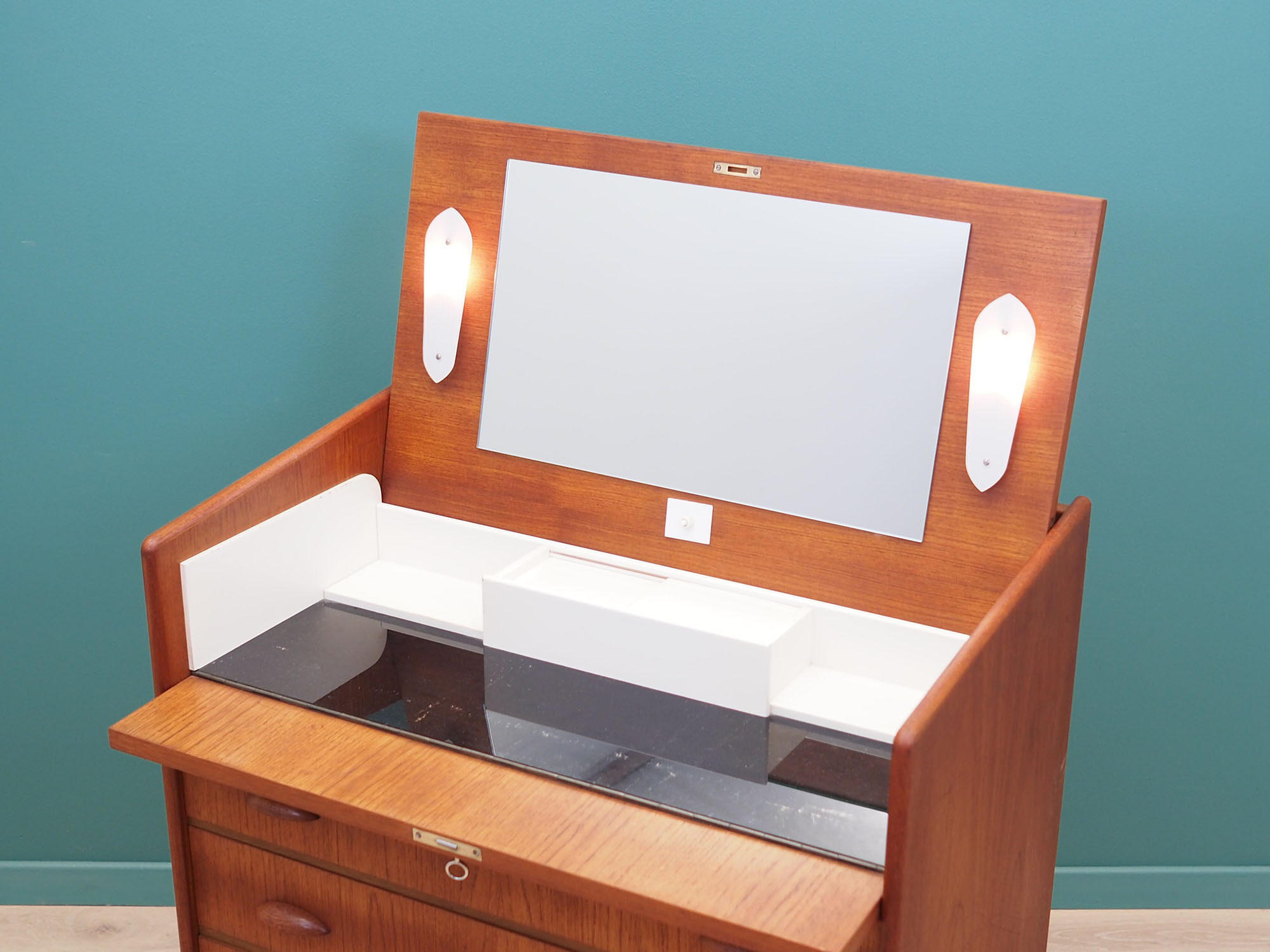 Coiffeuse en teck, design scandinave, années 1960, fabriquée par SW Finland