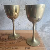 Verres à pied en métal doré