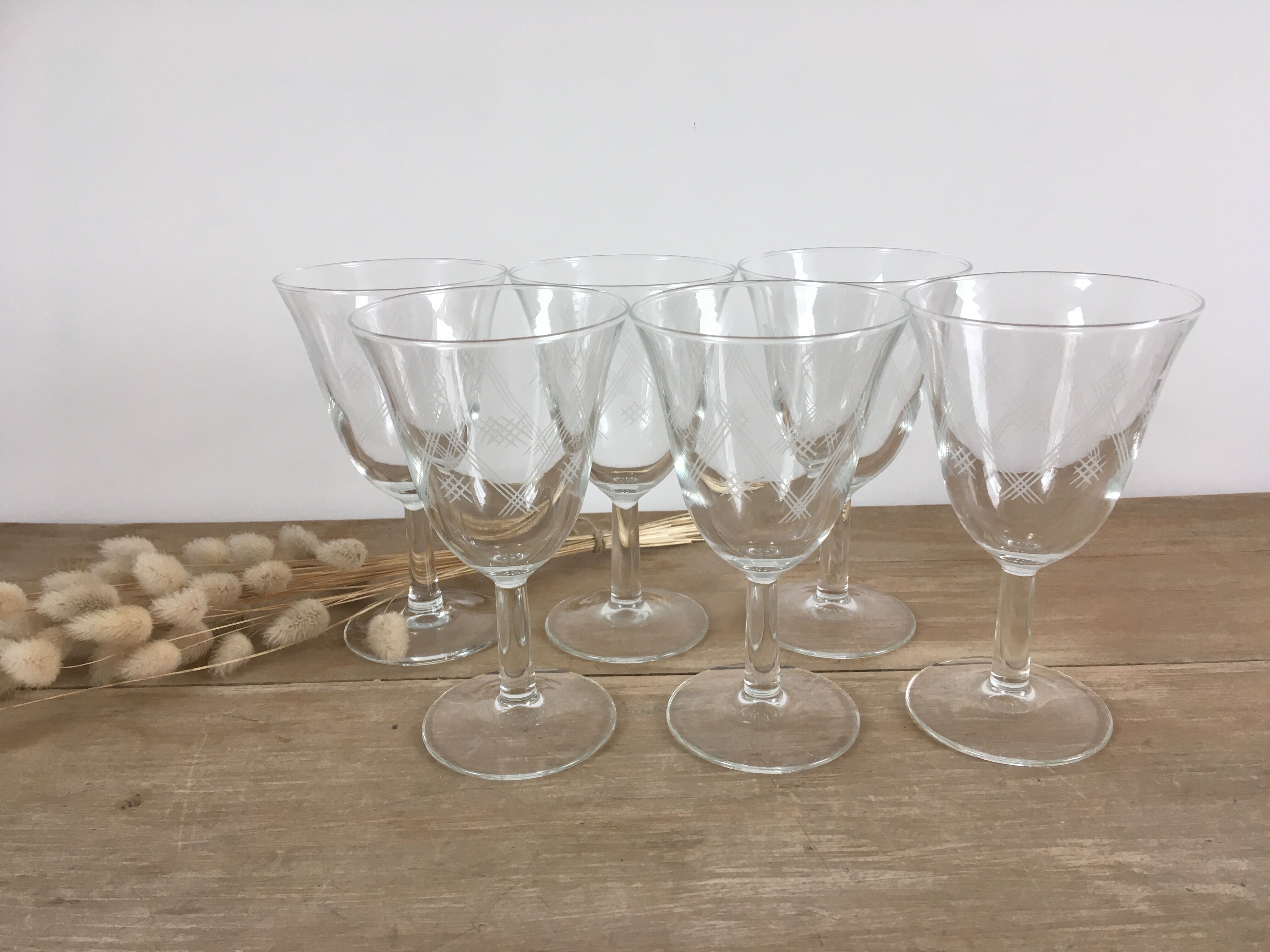 6 verres à pied en verre gravé croisillons