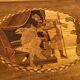 Grande commode Louis XVI 3 tiroirs décor marqueté scène Antique fin XVIIIe
