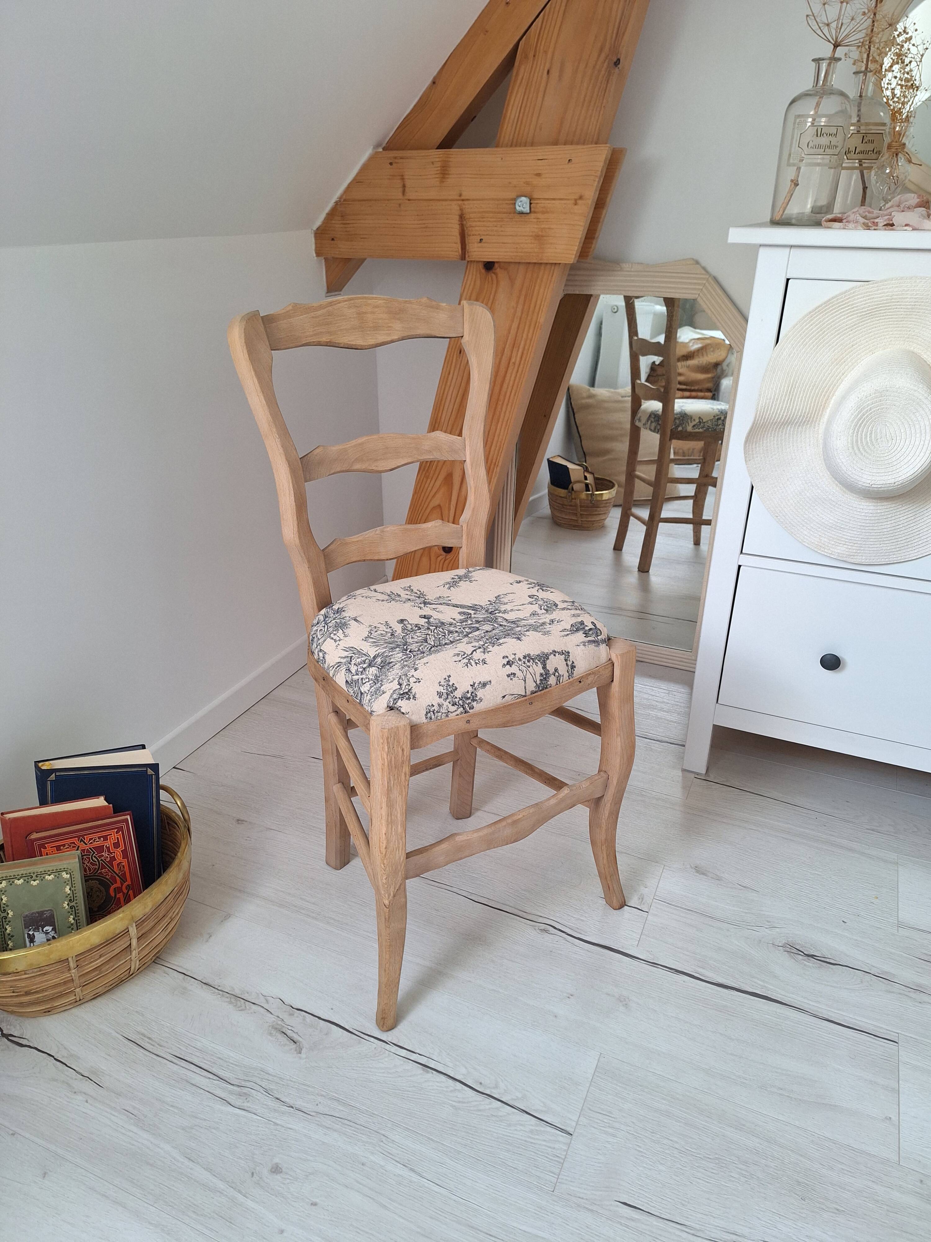 Country chair in blue toile de Jouy