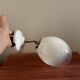 Applique murale vintage en opaline blanche