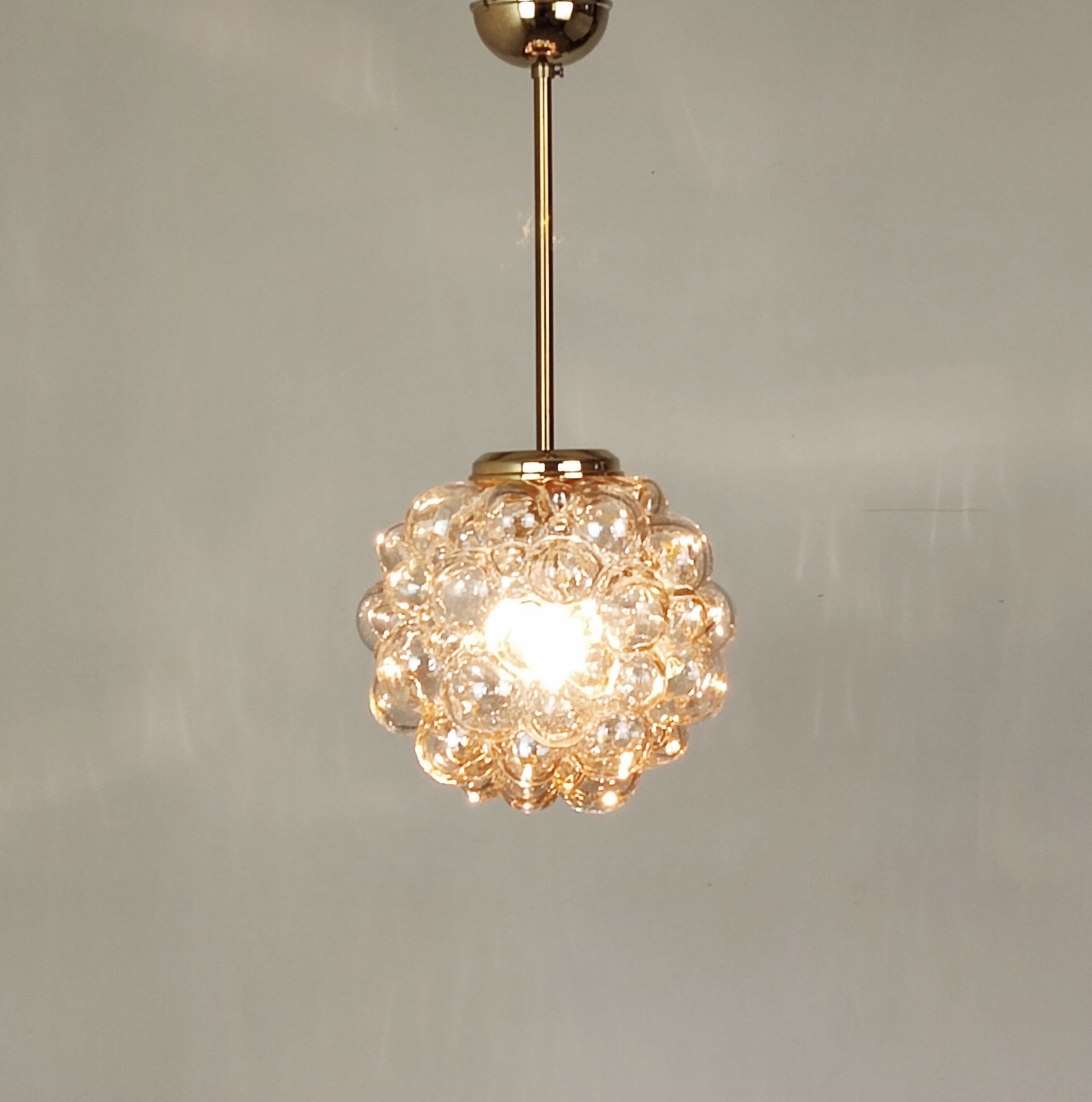 Glass suspension "bubble"