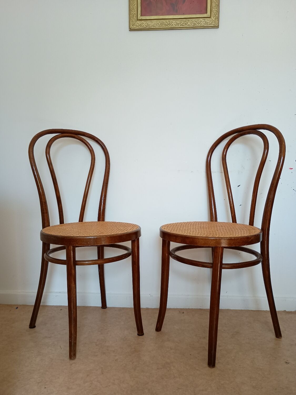 Chaises de bistrot cannées