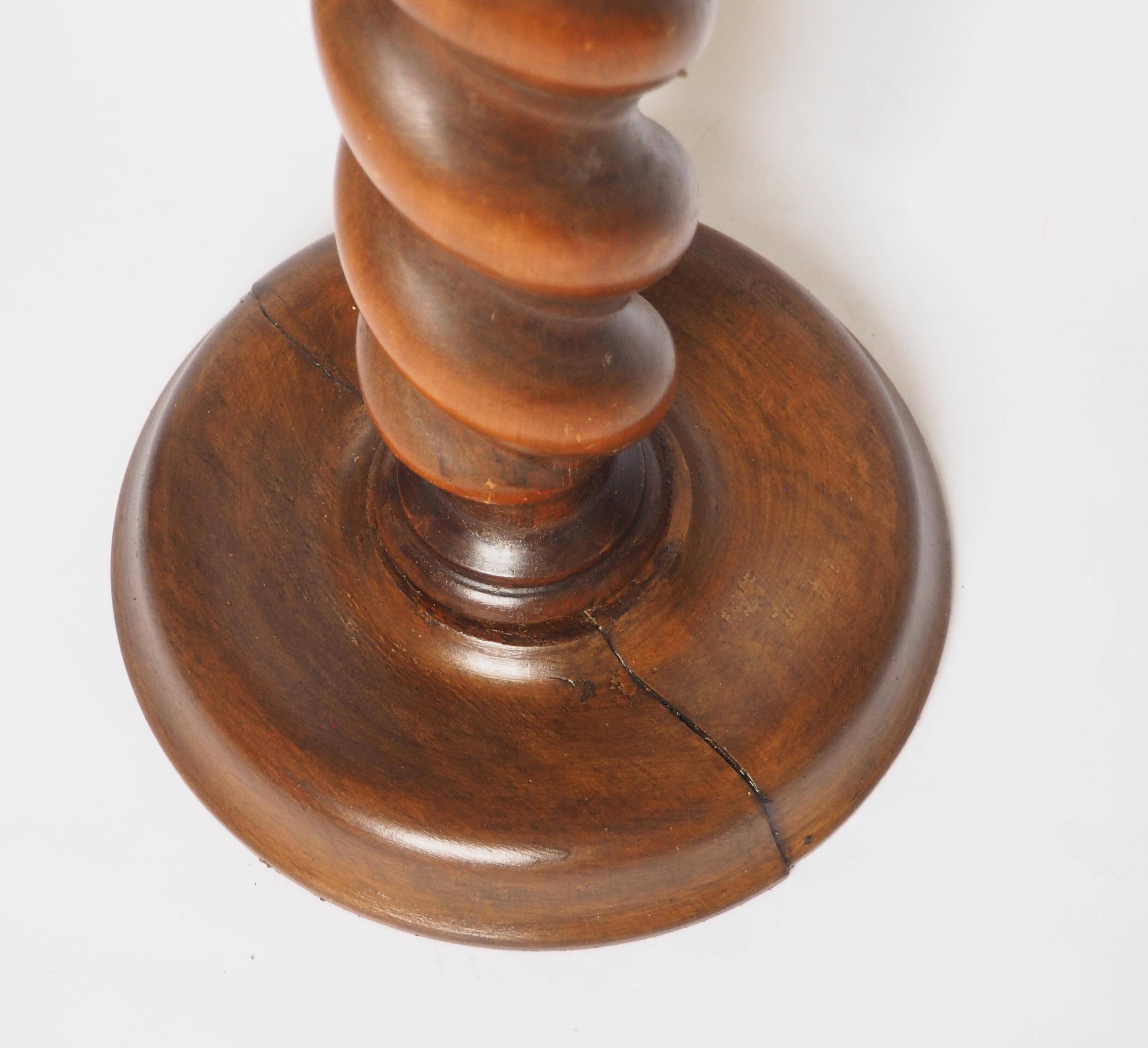 Pedestal column turned wood