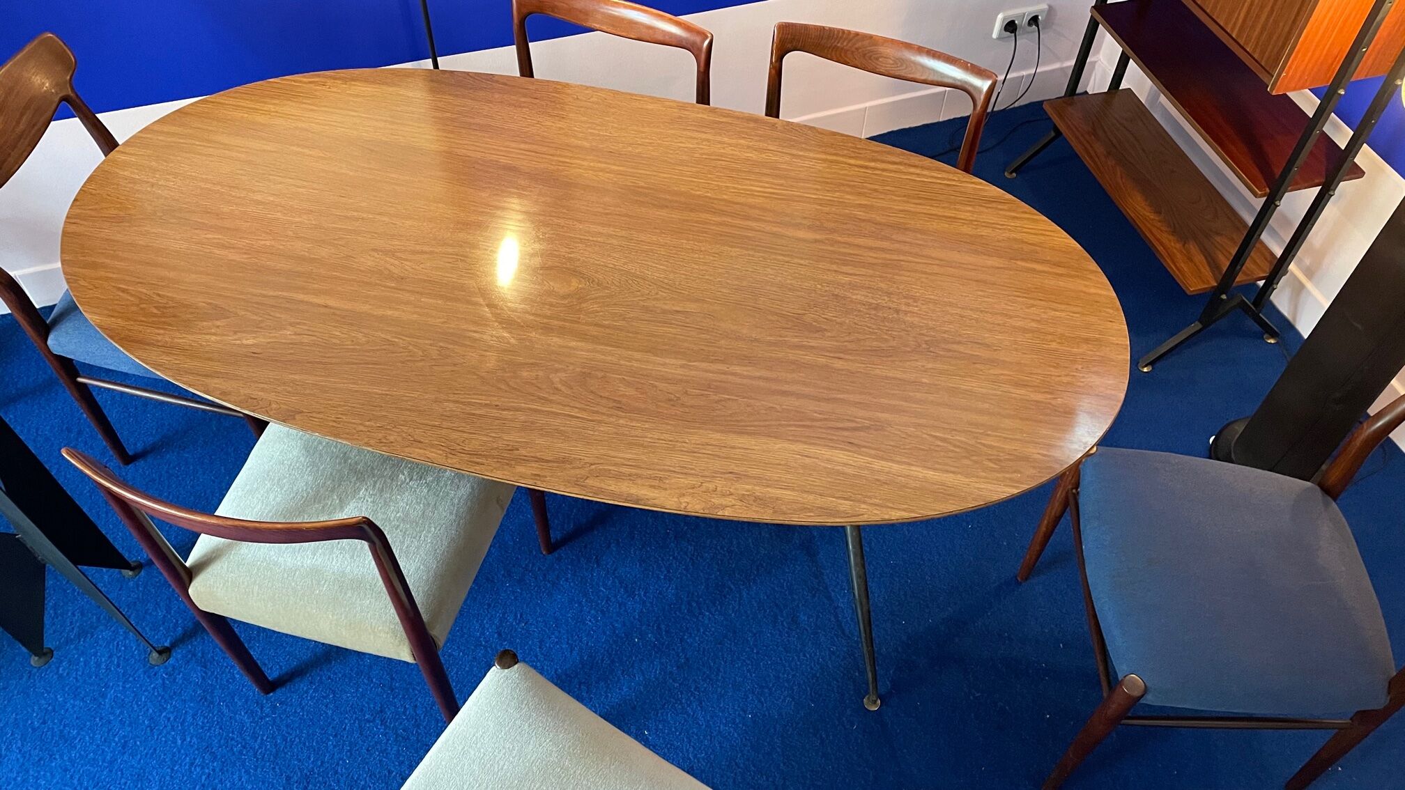 Italian oval dining table from the 60s