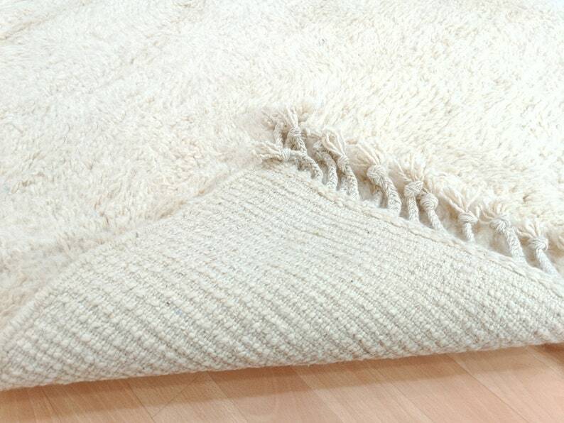 Handwoven white wool rug, traditional style, size 150 x 250 cm