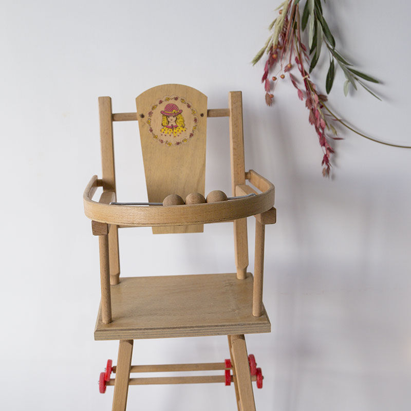 Chaise haute poupée en bois vintage