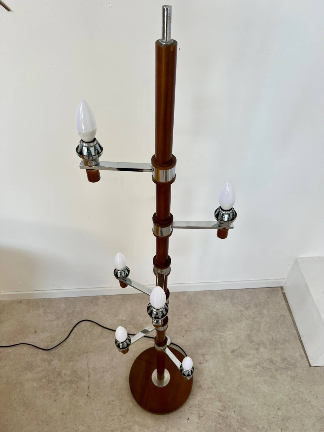 Old Scandinavian design wooden floor lamp from the 60s with 6 vintage lights