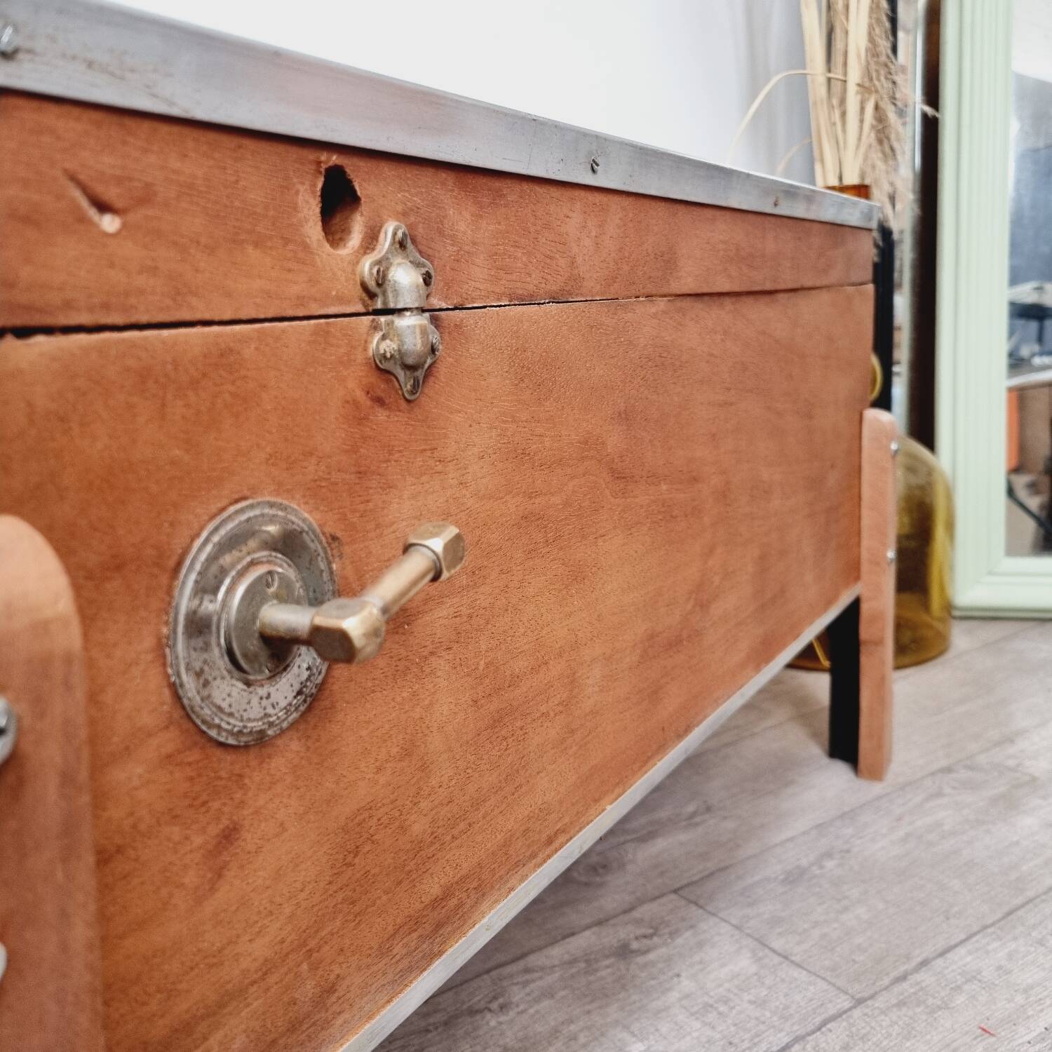 Industrial coffee table & old pinball machine 1900