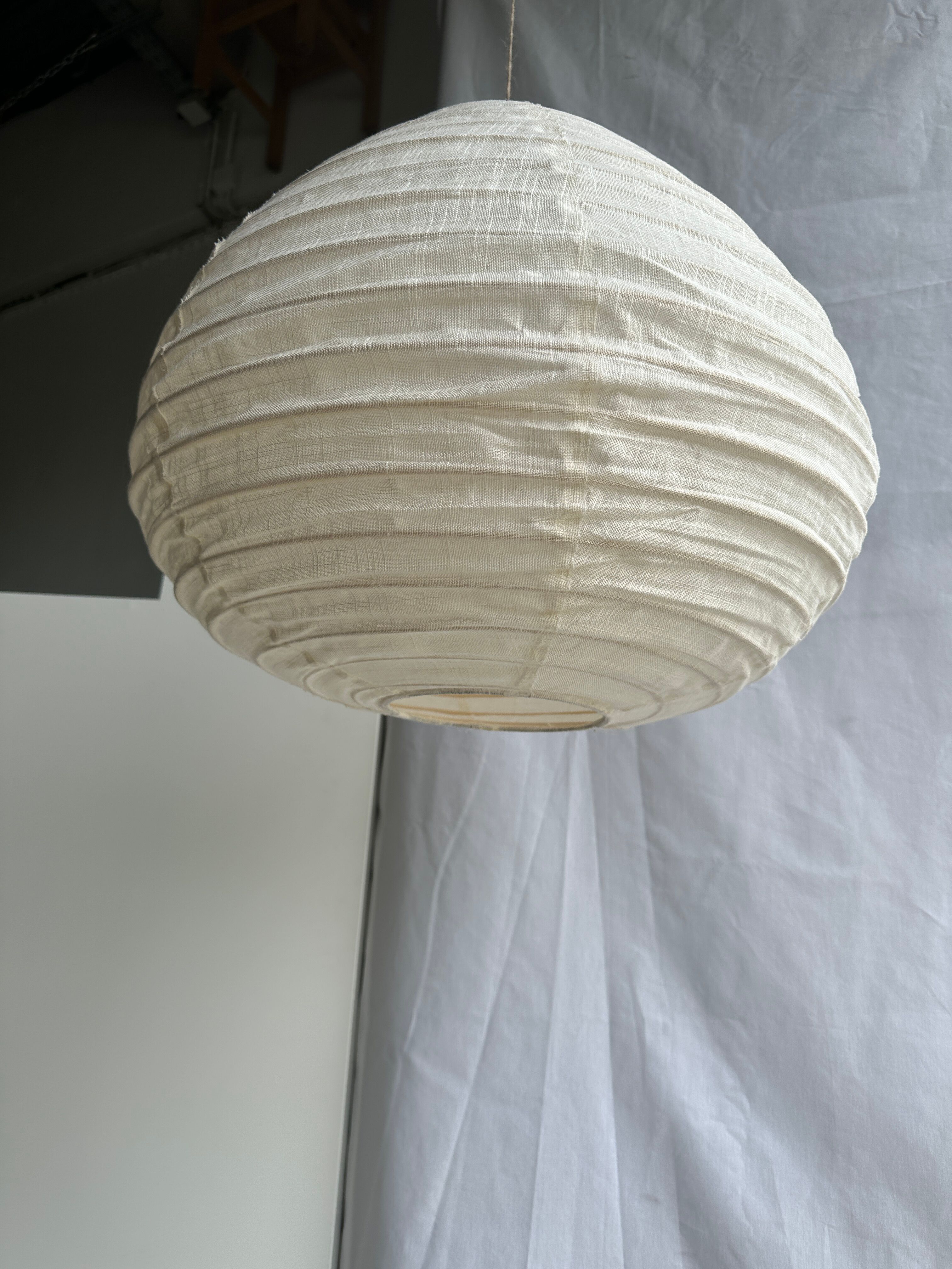 Suspension in rattan and natural japanese linen in the shape of a drop