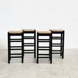 ensemble de quatre tabourets de bar en rotin et bois