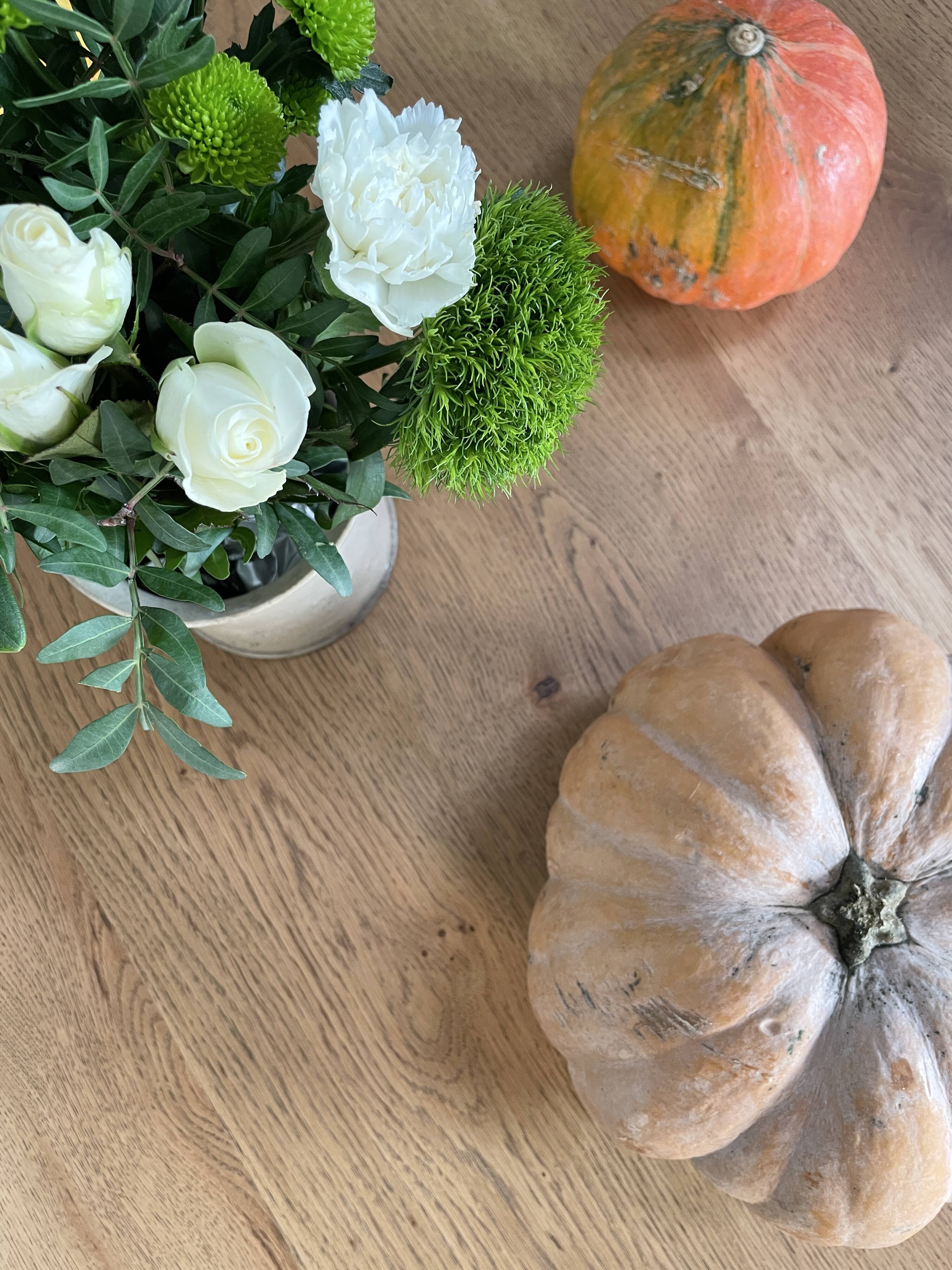 Vintage farmhouse table in solid oak.