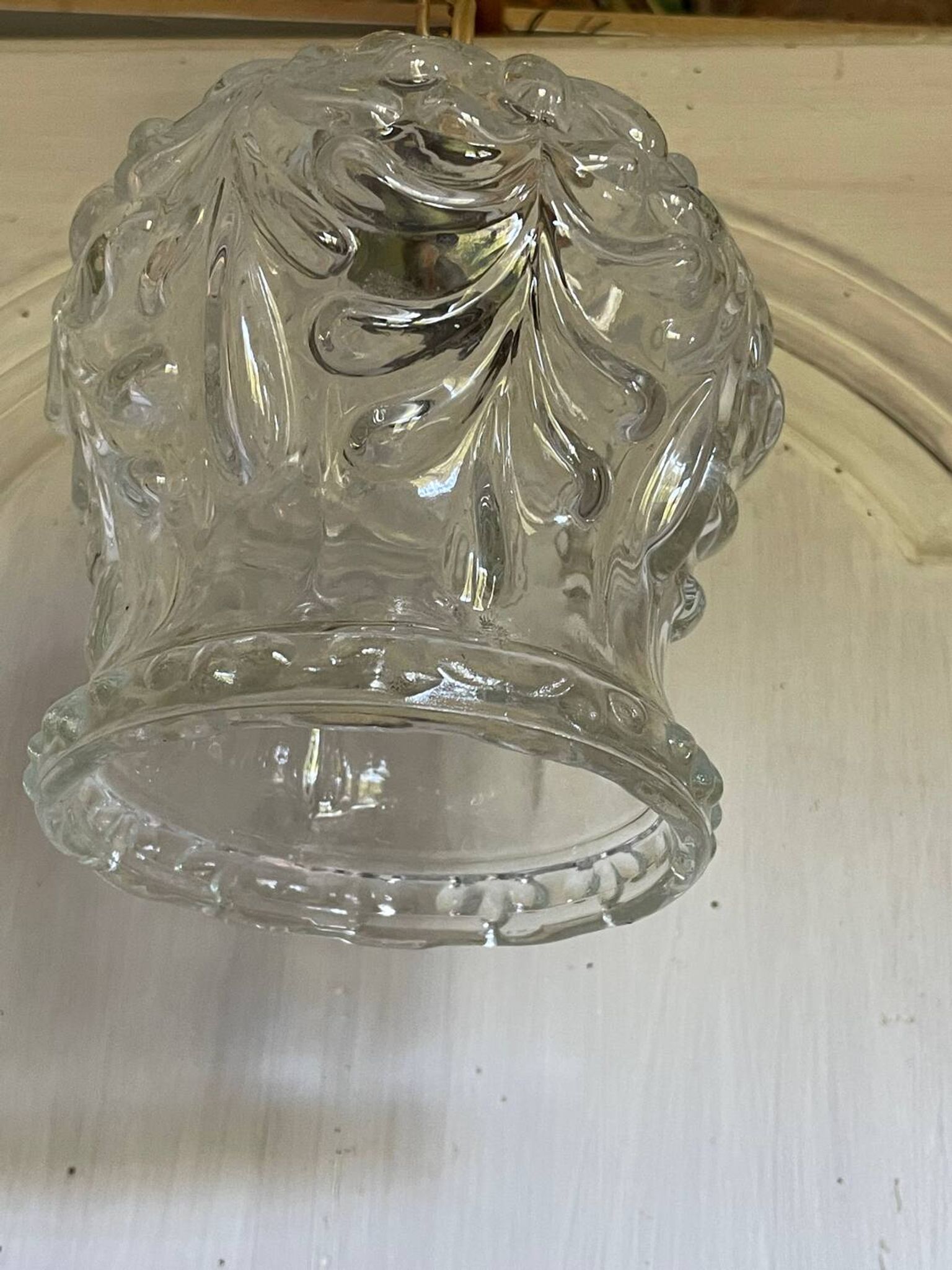 Suspension en verre moulé et métal doré vintage