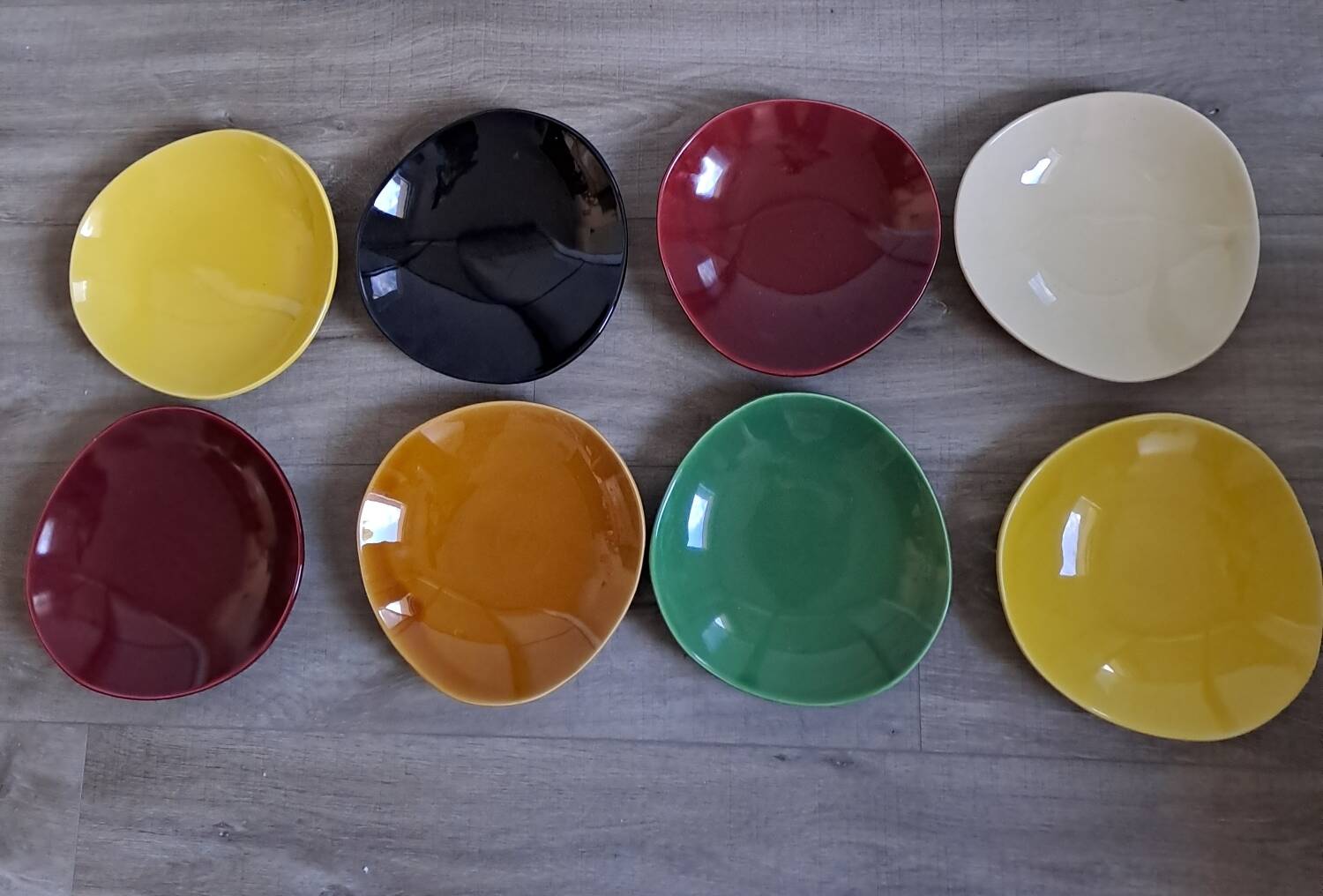 8 Vintage plates, 60s/70s