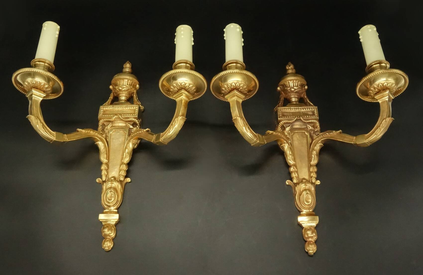 Pair of large wall lights, ram's heads, Louis XVI style - gilded bronze